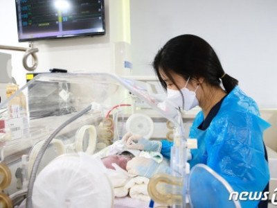 '생존율 20%'…1㎏ 미만 '초극소' 세 쌍둥이, 한국 의료진이 살렸다
