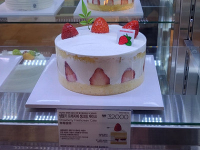 딸기 가격 1년 사이 39% 올라…케이크도 1만원 넘게 비싸져