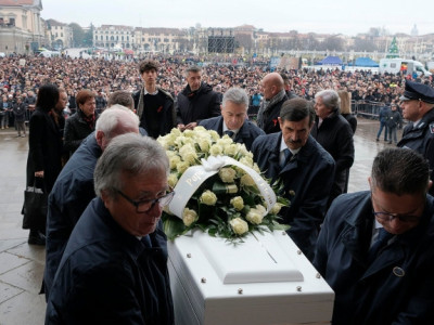 이탈리아 전역이 가슴 친 비극… 여대생 마지막 길 1만명이 배웅