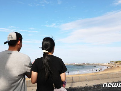 맨발·반팔로 해변산책…제주 낮 23.1도 '12월 역대 2위'