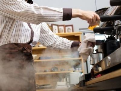 커피에 설탕 좀 70대 노인 요구에…카페 직원 그건 셀프