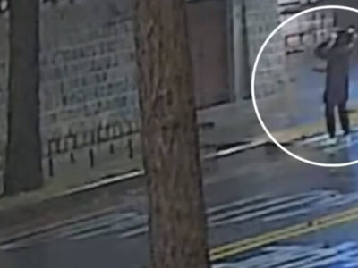 '경복궁에 낙서하고 인증샷' CCTV에 잡힌 용의자 모습