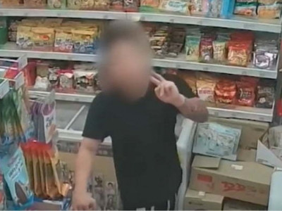 무인점포 때려 부순 뒤 ‘브이’…이 문신남, 16살 고등학생이었다