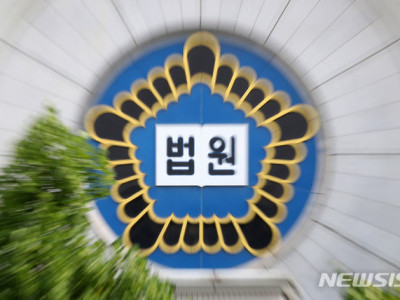 '4년간 남학생 11명 성추행' 중학교 남교사 구속 기소