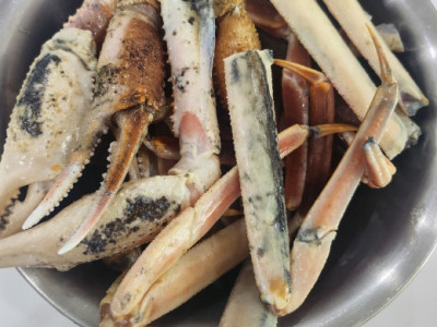 고등학생에 썩은 대게 판 노량진 수산시장 상인… 항의하자 실수 변명