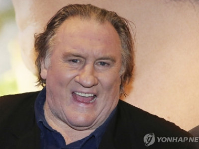 佛 전 영부인 카를라 브루니 등 수십명, '성추문' 드파르디외 공개 지지