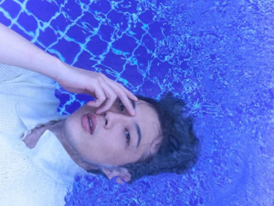 학폭 배우 맞아? 지수, 싱그러운 화보로 이미지 제고