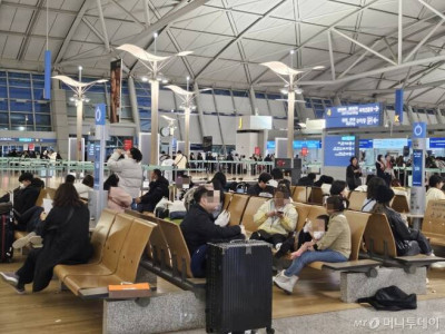 日여행 관광객 '대피' 알림 왔지만…일본인들, 멀쩡하게 자기일 하더라