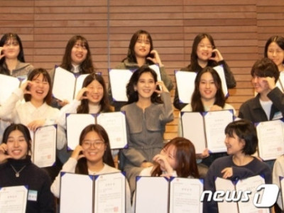 명품 아니었네…이부진 '11만원대 투피스' 입고 학생들 격려