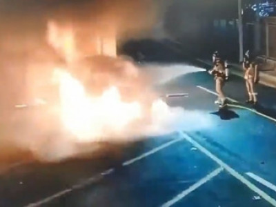 전기차, 교각 충돌 직후 화염… 운전자 불에 타 사망