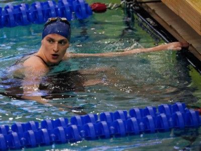 남성 생식기 달고…여자부 출전 원해 소송 걸었다