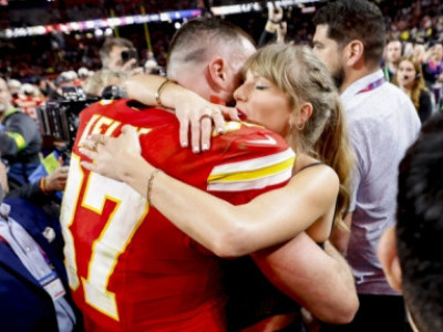 남자친구 경기 보러 전용기 탄 스위프트, 또 탄소 배출 논란… 90t 추산