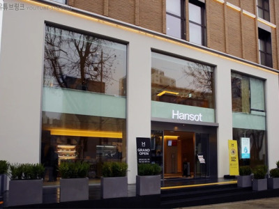 청담동에 새로 진출한 브랜드 플래그십 스토어.jpg