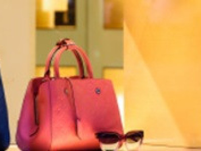 명품에 관심 없었던 여자 알바생.jpg