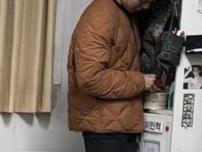 관물대에 카리나 사진 붙여서 논란인 남자 아이돌.jpg